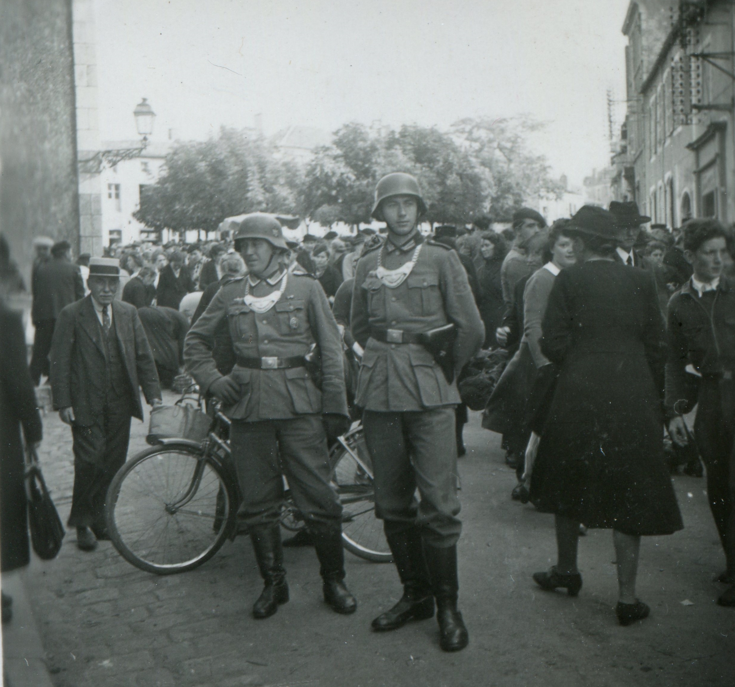 Lire la suite à propos de l’article L’Occupation à Bressuire à travers l’objectif d’un soldat de la Wehrmacht