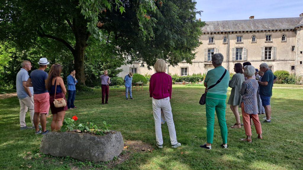Présentation revue 94 au château de La Forêt-sur-Sèvre